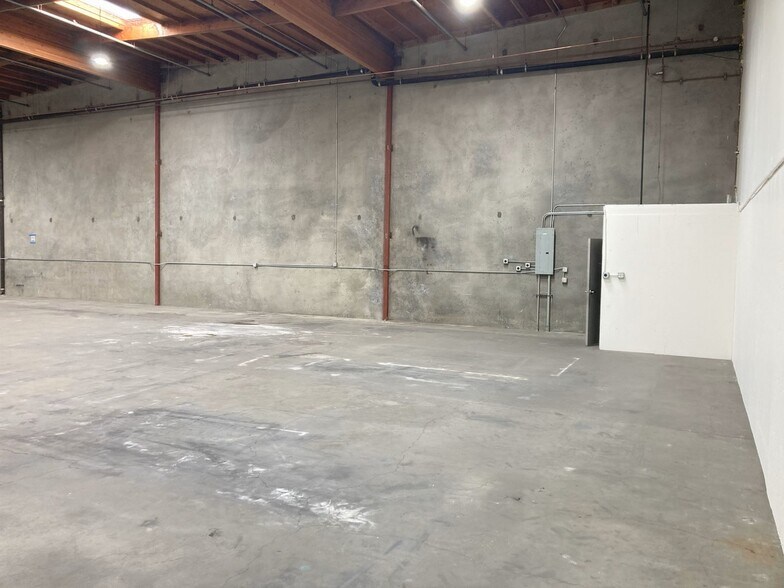 More Photos Of 1000 Quesada Ave, San Francisco Warehouse For Lease