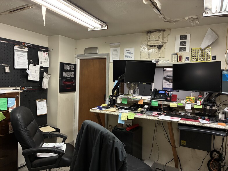 More Photos Of 12118 Lorain Ave, Cleveland Auto Repair For Lease