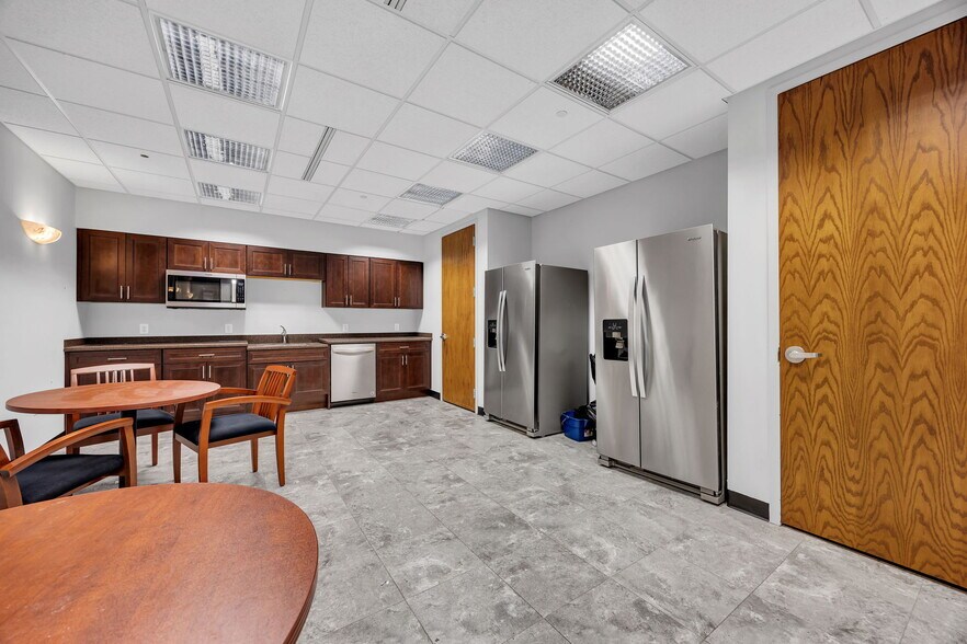 More Photos Of 100 Corporate Dr, Lebanon Office For Lease