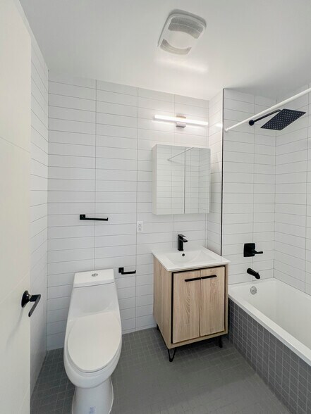 More Photos Of 5544 97th Pl, Corona Apartments For Sale