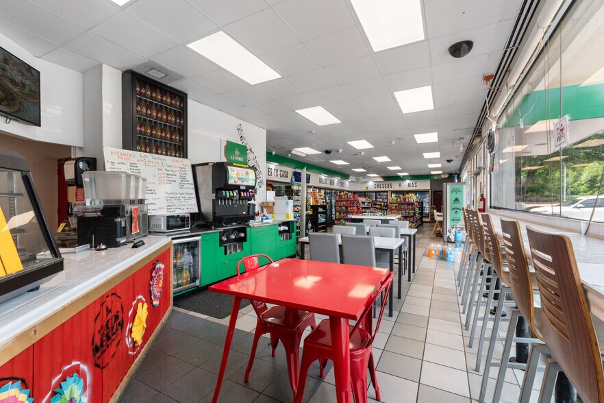 More Photos Of 2002 State Highway 66, Garland Service Station For Sale