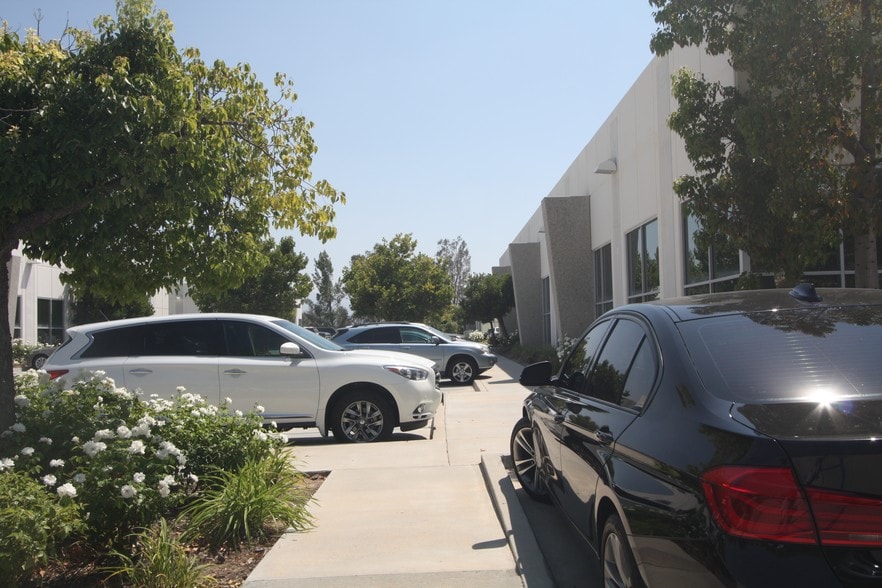 More Photos Of 28005 Smyth Dr, Santa Clarita Loft Creative Space For Lease