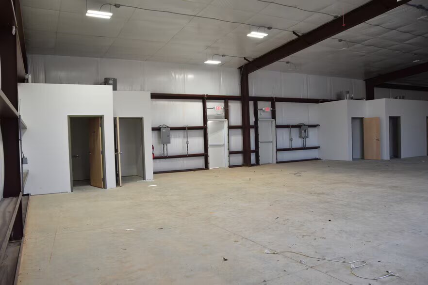 More Photos Of 1338-1362 Slack St, Pea Rdg, Pea Ridge Flex For Lease