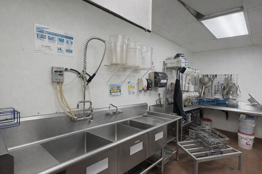More Photos Of 11620 FM 620 N, Austin Restaurant For Sale