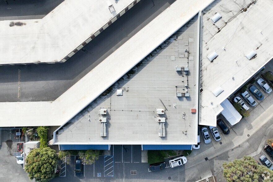 More Photos Of 1711 E Bayshore Rd, Redwood City Research And Development For Lease