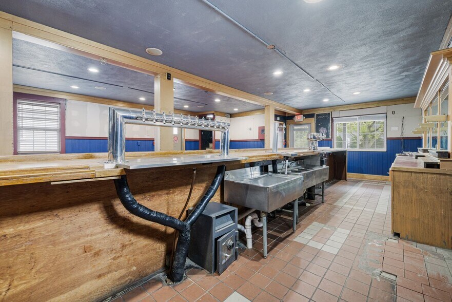 More Photos Of 84-86 Kilvert St, Warwick Restaurant For Sale