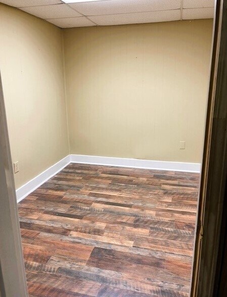 More Photos Of 2915 Chestnut St, Montgomery Office For Sale