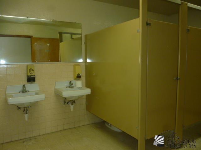 More Photos Of 642 E 39th Pl, Yuma Flex For Sale