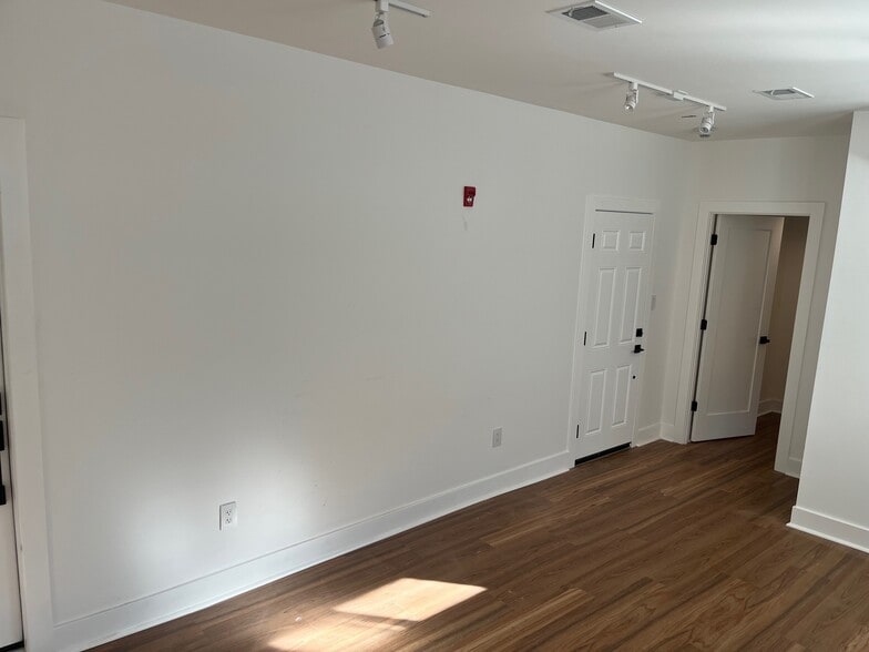 More Photos Of 763 S 4th St, Philadelphia Storefront Retail Office For Lease