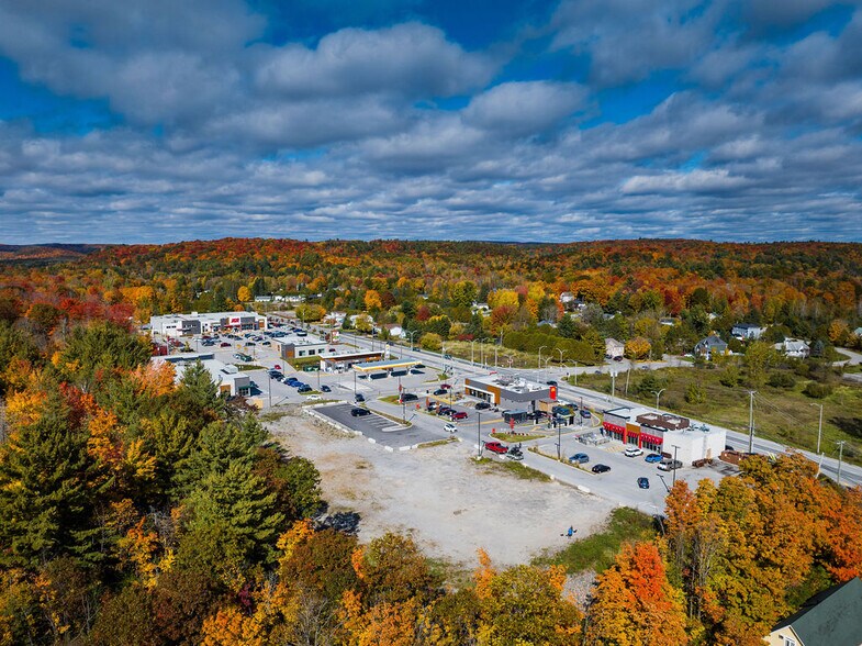 More Photos Of 415-455 Montée De La Source, Cantley Restaurant For Lease