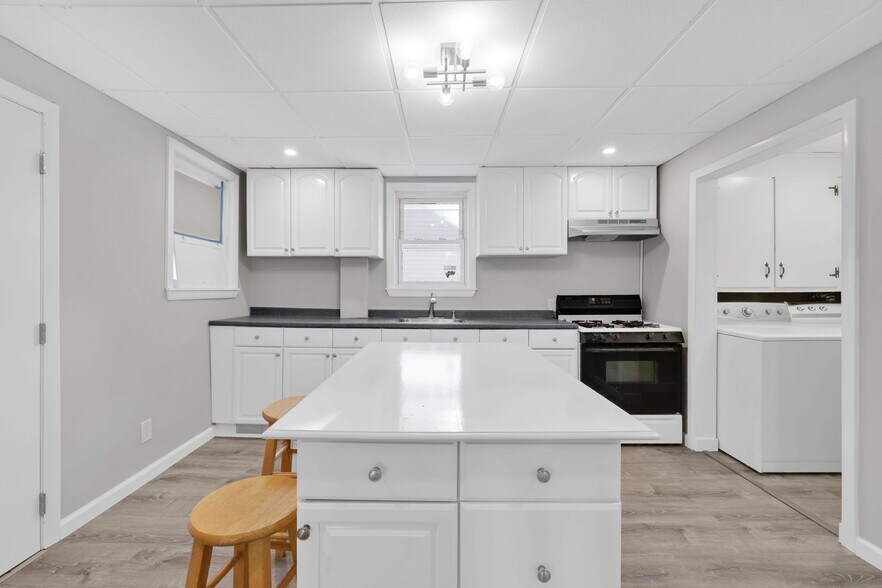 More Photos Of 142 Dickinson St, Springfield Flex For Sale