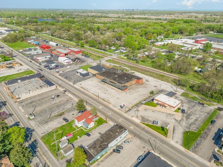 More Photos Of 3232 Central Ave, Lake Station Supermarket For Lease