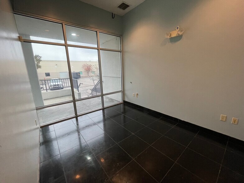 More Photos Of 1700 35th St, Orlando Warehouse For Lease