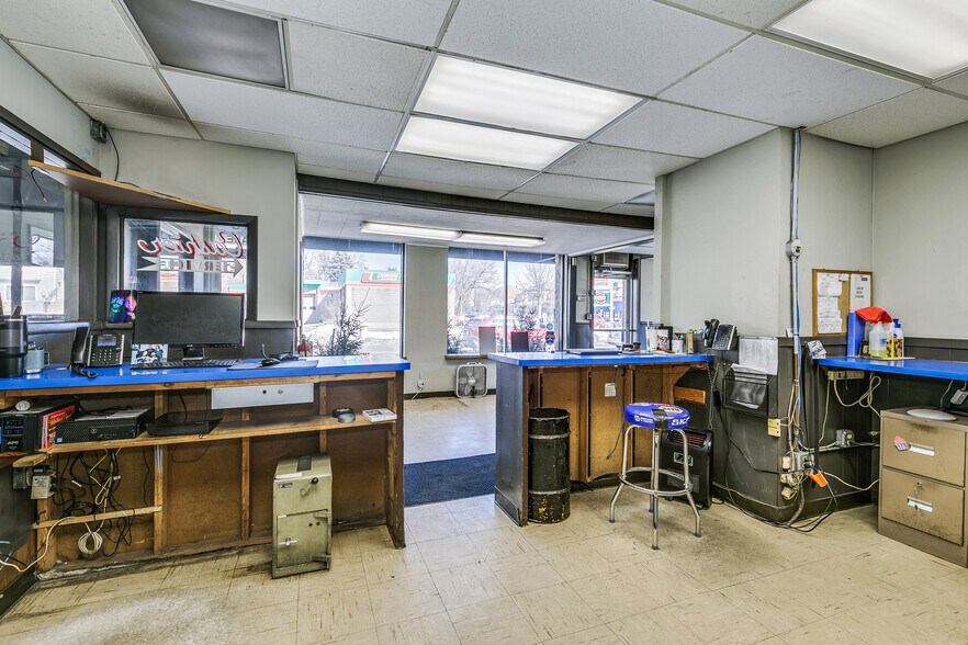 More Photos Of 3610 Lyndale Ave S, Minneapolis Auto Repair For Sale