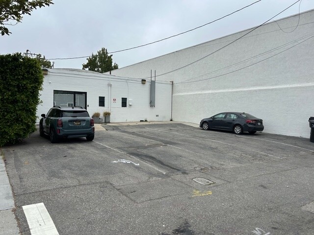 More Photos Of 1032 Broadway, Santa Monica Flex For Lease