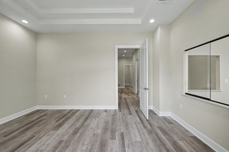 More Photos Of 625 Regal Row, Montgomery Medical For Lease