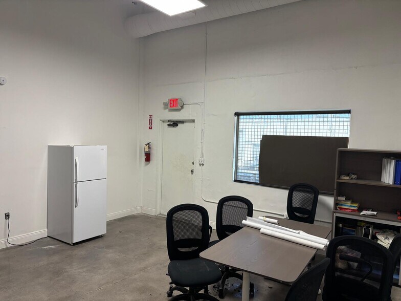 More Photos Of 4671-4685 E 11th Ave, Hialeah Warehouse For Lease