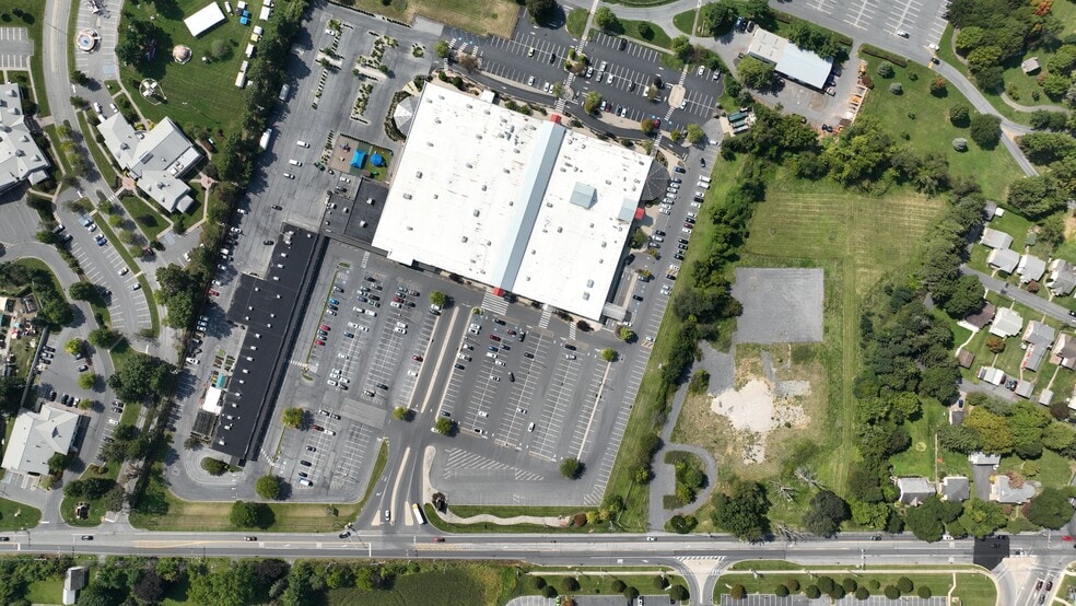 More Photos Of 1800 Sullivan Trl, Easton Storefront For Lease