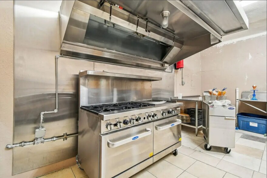 More Photos Of 1700 34th St S, Saint Petersburg Loft Creative Space For Lease