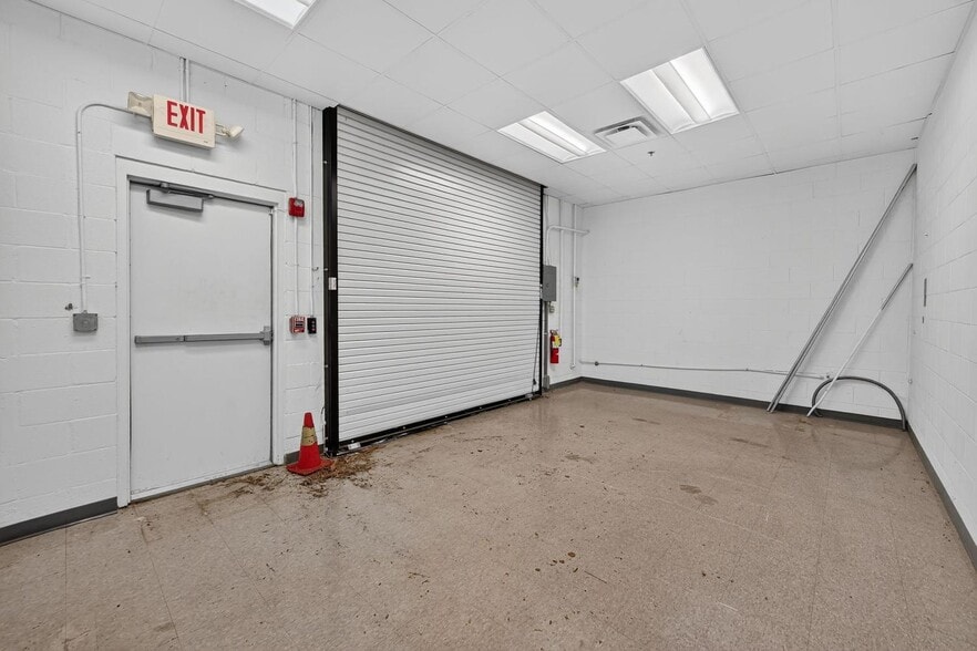 More Photos Of 1100 Old Ellis Rd, Roswell Loft Creative Space For Sale