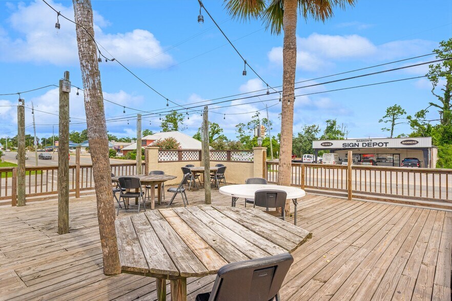 More Photos Of 1623 W 15th St, Panama City Bar For Sale