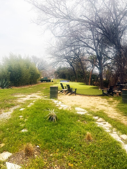 More Photos Of 914 Shady Ln, Austin Land For Lease