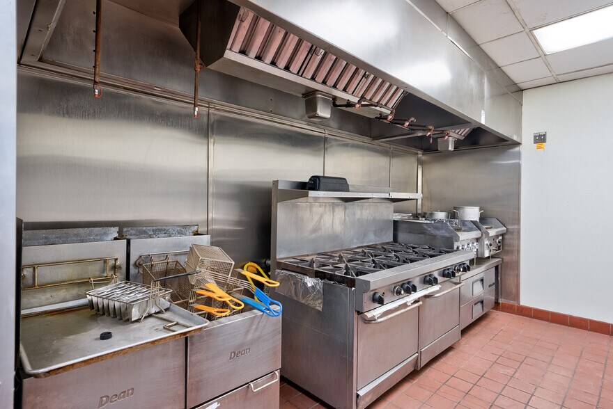 More Photos Of 369 N Palm Canyon Dr, Palm Springs Restaurant For Lease