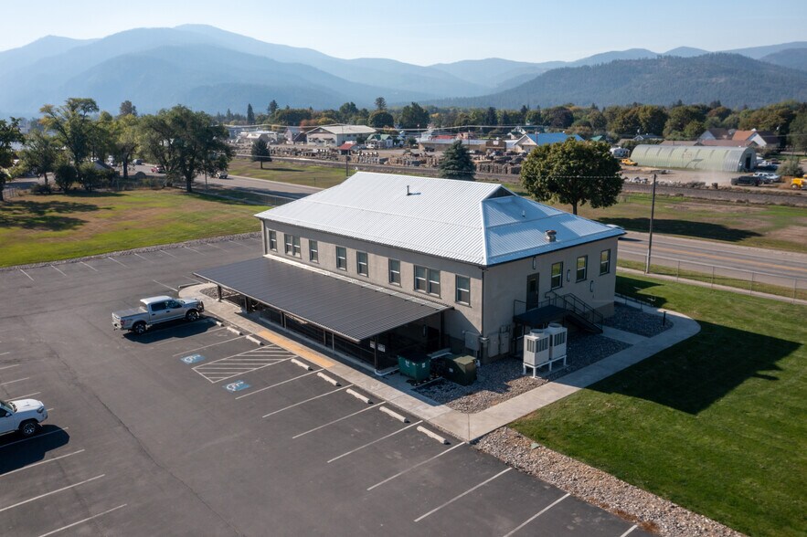 More Photos Of 200 W Railroad Ave, Plains Medical For Sale