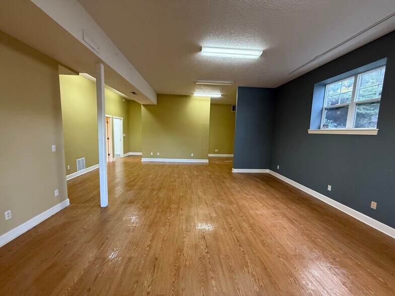 More Photos Of 303 E Columbia River Hwy, Troutdale Storefront Retail Office For Lease