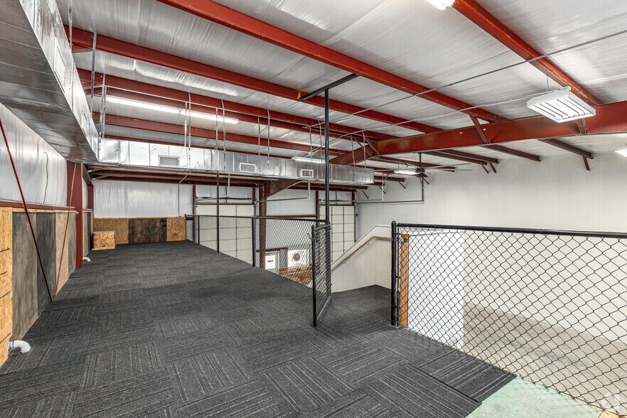 More Photos Of 207 King Rd, Frisco Warehouse For Lease
