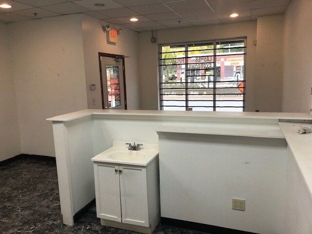 More Photos Of 441 University Ave W, Saint Paul Storefront Retail Office For Lease