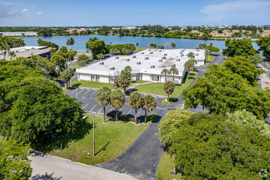 More Photos Of 5250 NW 33rd Ave, Fort Lauderdale Light Manufacturing For Lease