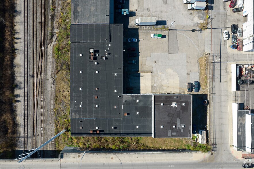 More Photos Of 875 Reynolds Ave, Columbus Warehouse For Sale