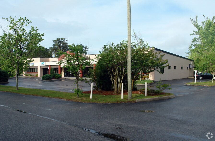 More Photos Of 3825 Market St, Wilmington General Retail For Lease