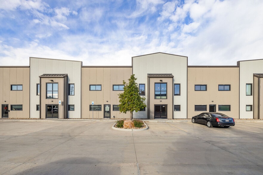 More Photos Of 3080 Airport Dr, Erie Flex For Sale