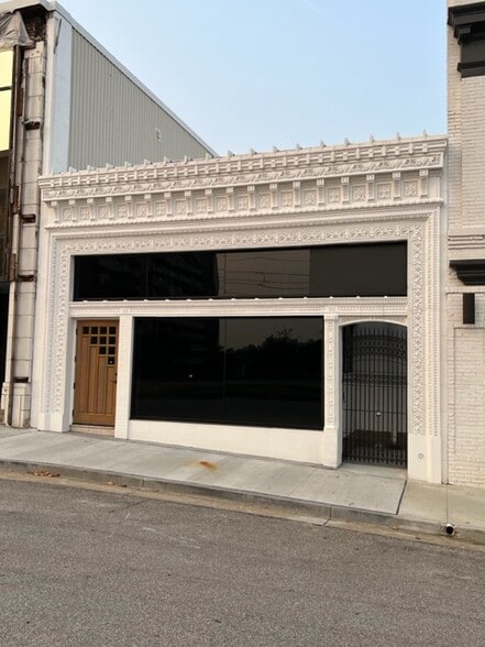 More Photos Of 433 Madison Ave, Memphis General Retail For Sale
