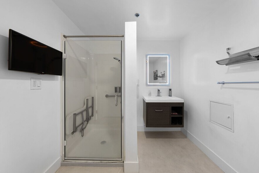 More Photos Of 950 6th Ave, San Diego Office For Sale