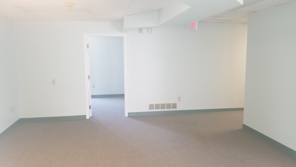 More Photos Of 121 Erie Canal Dr, Rochester Medical For Sale