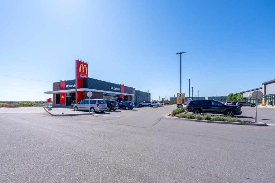 More Photos Of 197 Pinehurst Rd, Paris General Retail For Lease