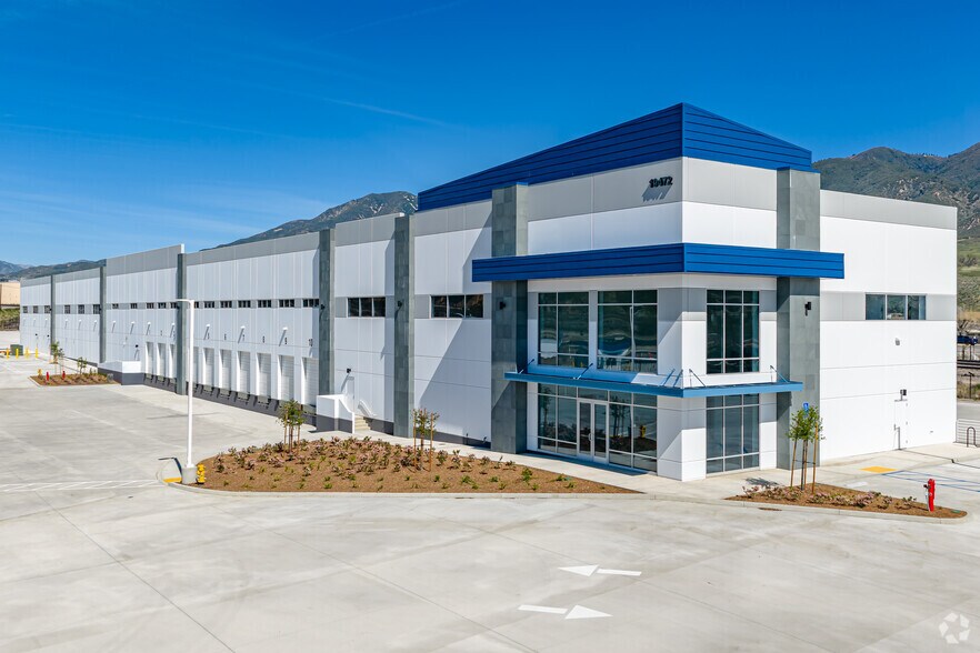 More Photos Of 19472 Cajon Blvd, San Bernardino Distribution For Lease