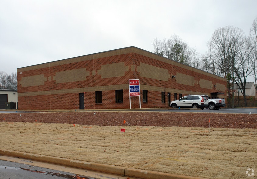 More Photos Of 1690 Redi Rd, Cumming Warehouse For Lease