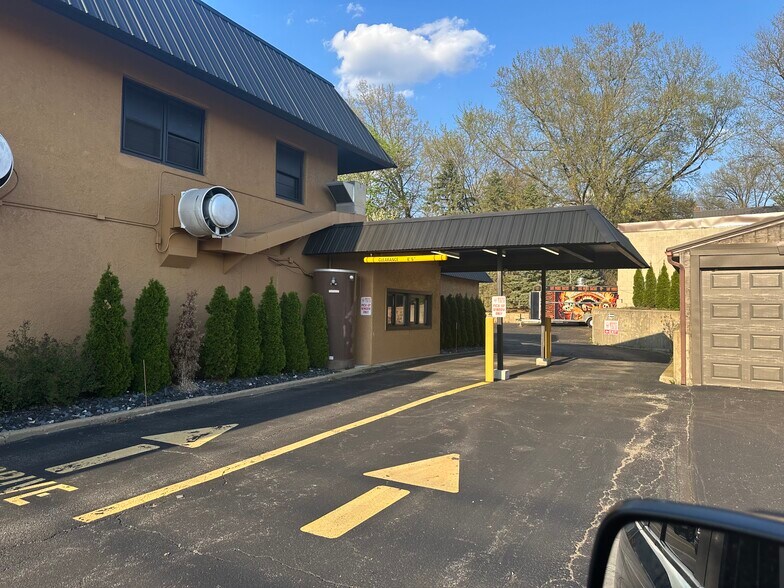 More Photos Of 132 Niles Cortland Rd, Warren Restaurant For Lease