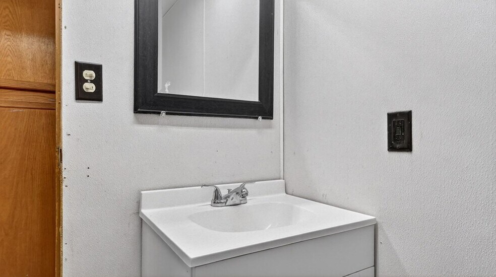 More Photos Of 12200 W Interstate 20, Odessa Warehouse For Sale