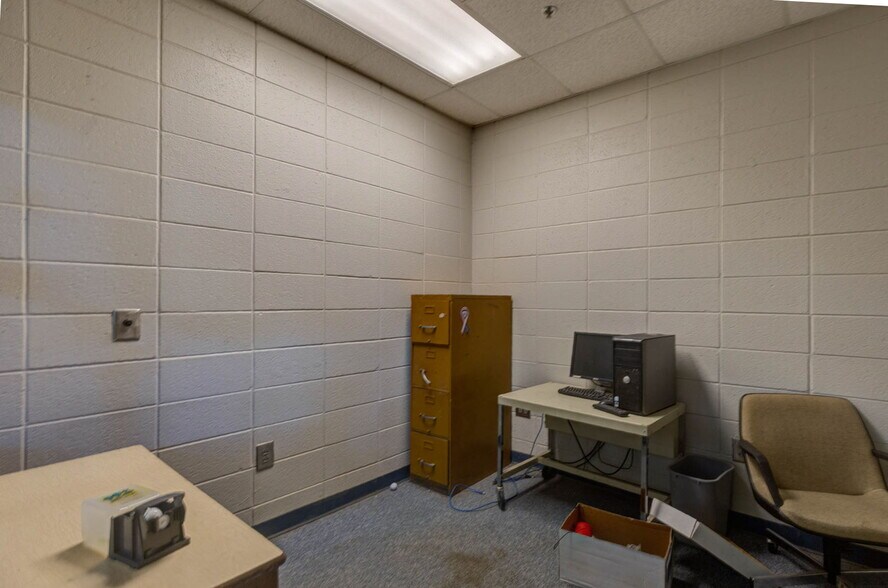 More Photos Of 18425 Main St, Woodbury Schools For Sale