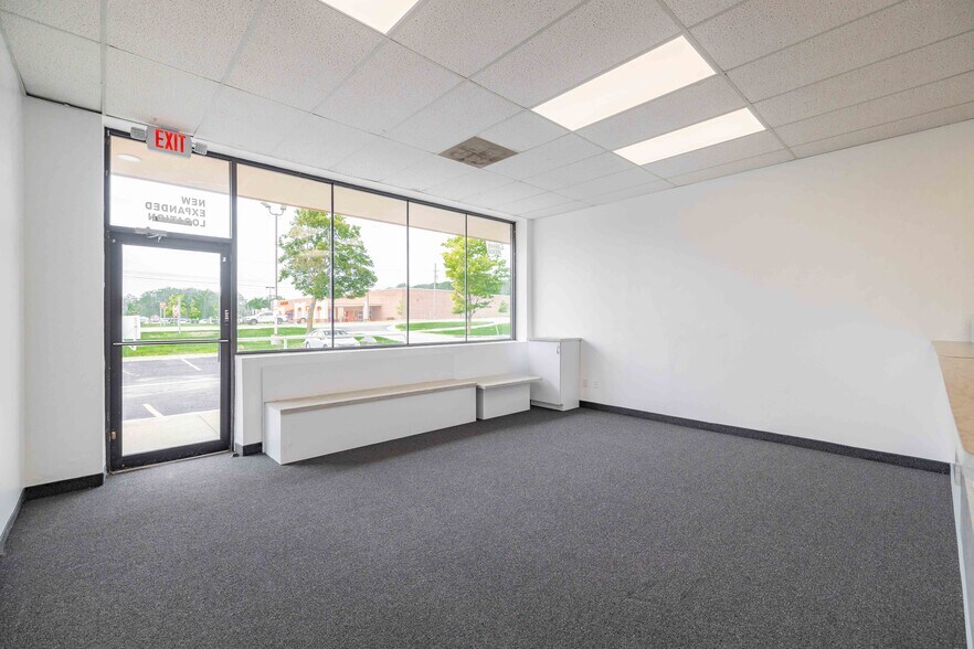 More Photos Of 2643-2661 S Lapeer Rd, Lake Orion General Retail For Sale