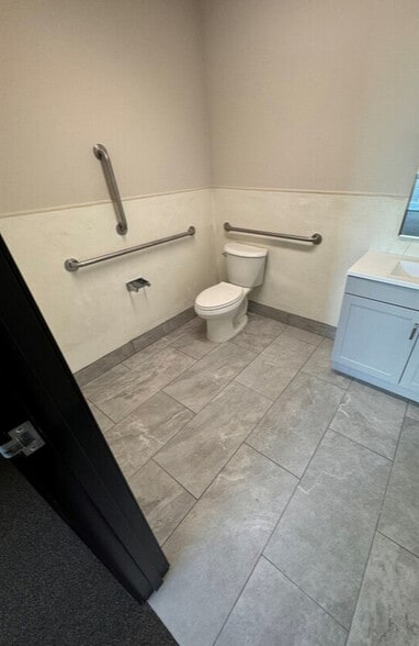 More Photos Of 2965 Coleman St, North Las Vegas Distribution For Lease