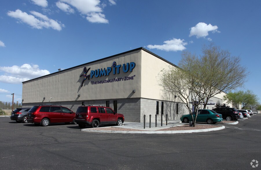 More Photos Of 3248-3260 N Freeway Industrial Loop, Tucson Warehouse For Lease