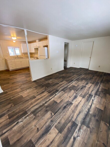 More Photos Of 25 N Airport Rd, Deer Park Apartments For Sale