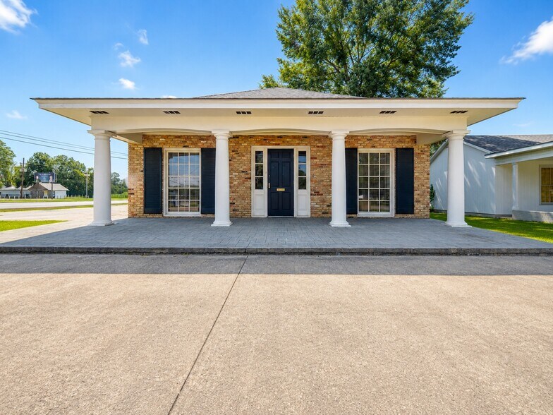 Primary Photo Of 321 S Main St, Marksville Office For Sale
