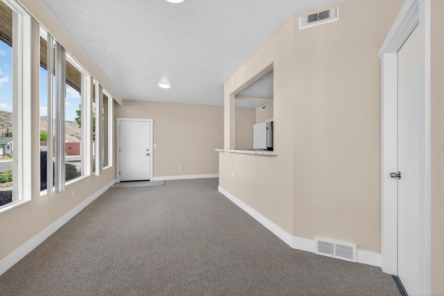 More Photos Of 619 Diagonal St, Clarkston Medical For Sale